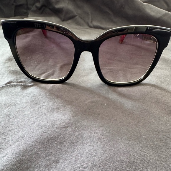 Gucci Black and Green Sunglasses - Picture 1 of 7